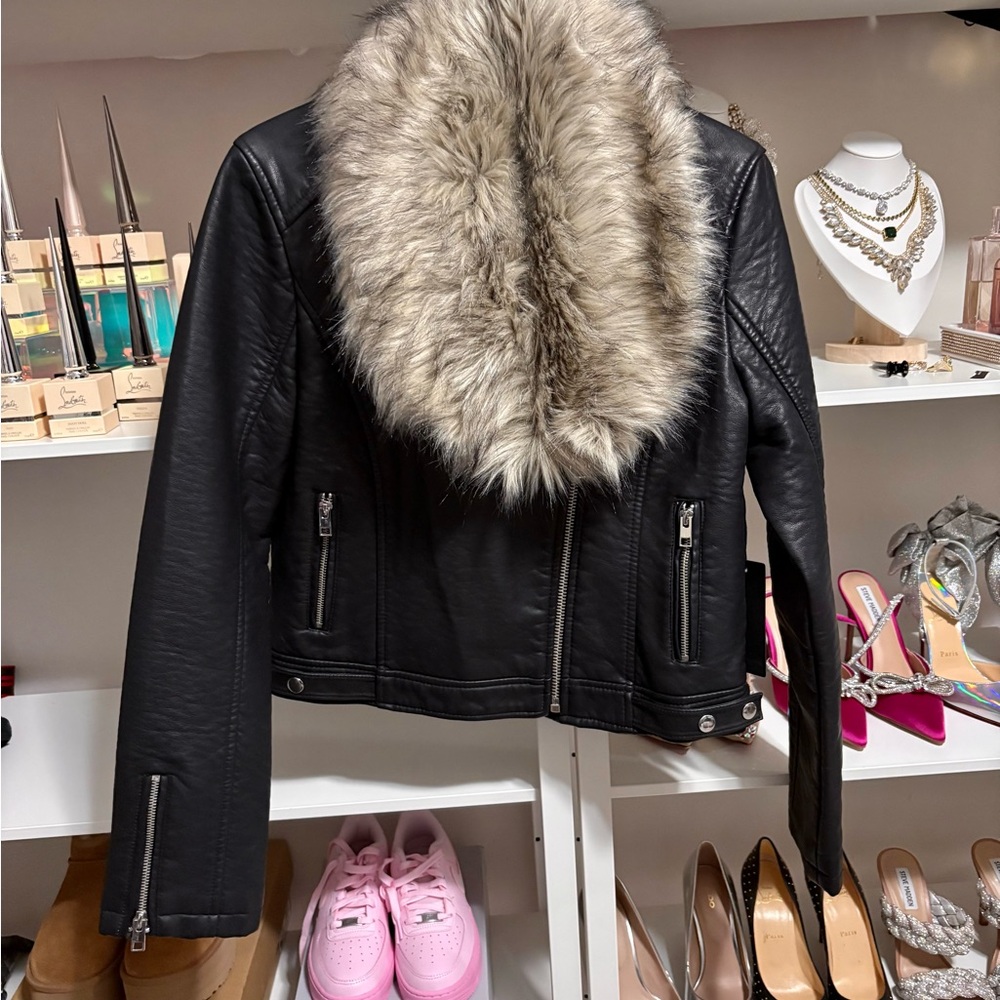 NWT Faux Leather Black Jacket with Removable Faux Fur Collar Size L